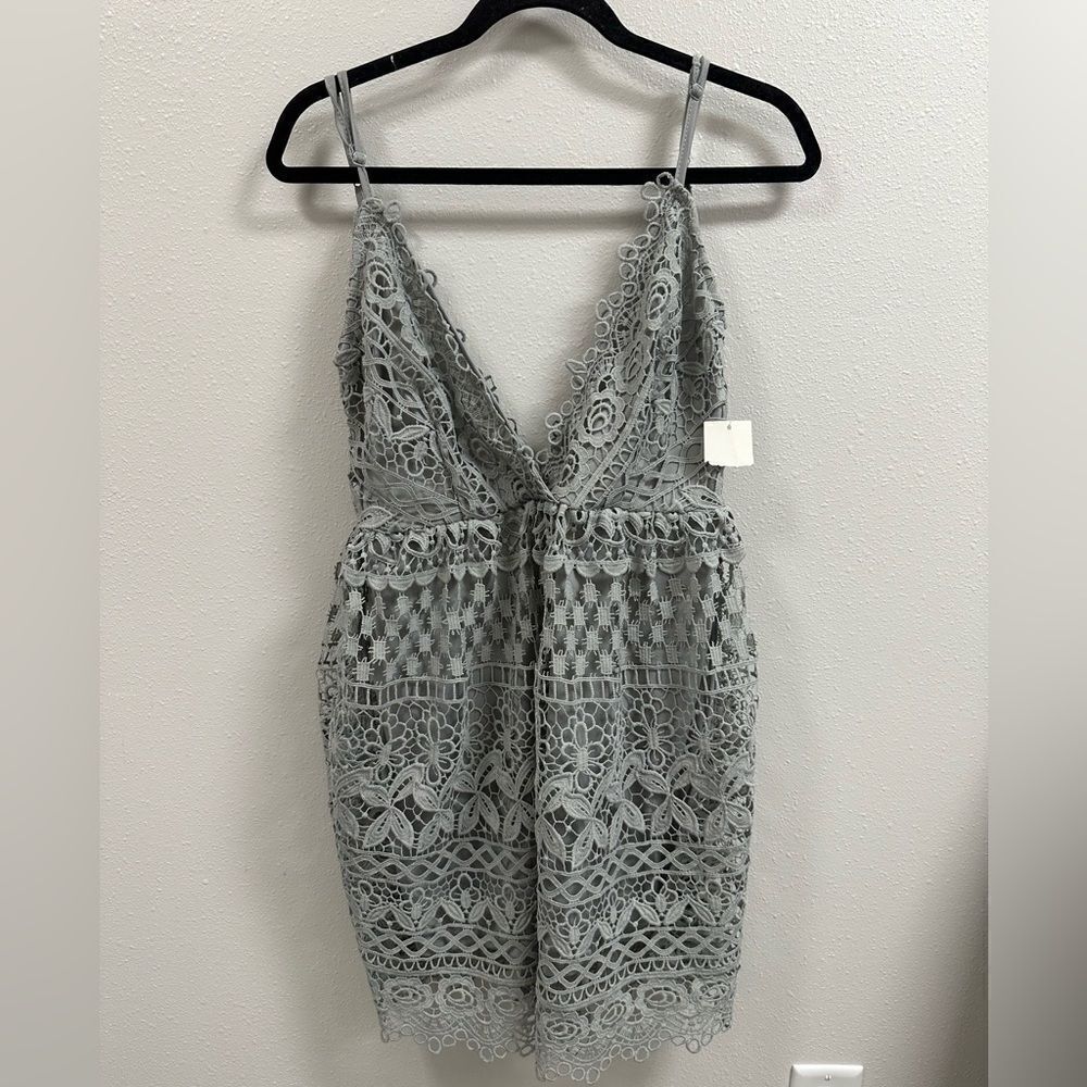 NEW WITH TAGS WOMENS TOBI DRESS SIZE SMALL - Picture 2 of 4